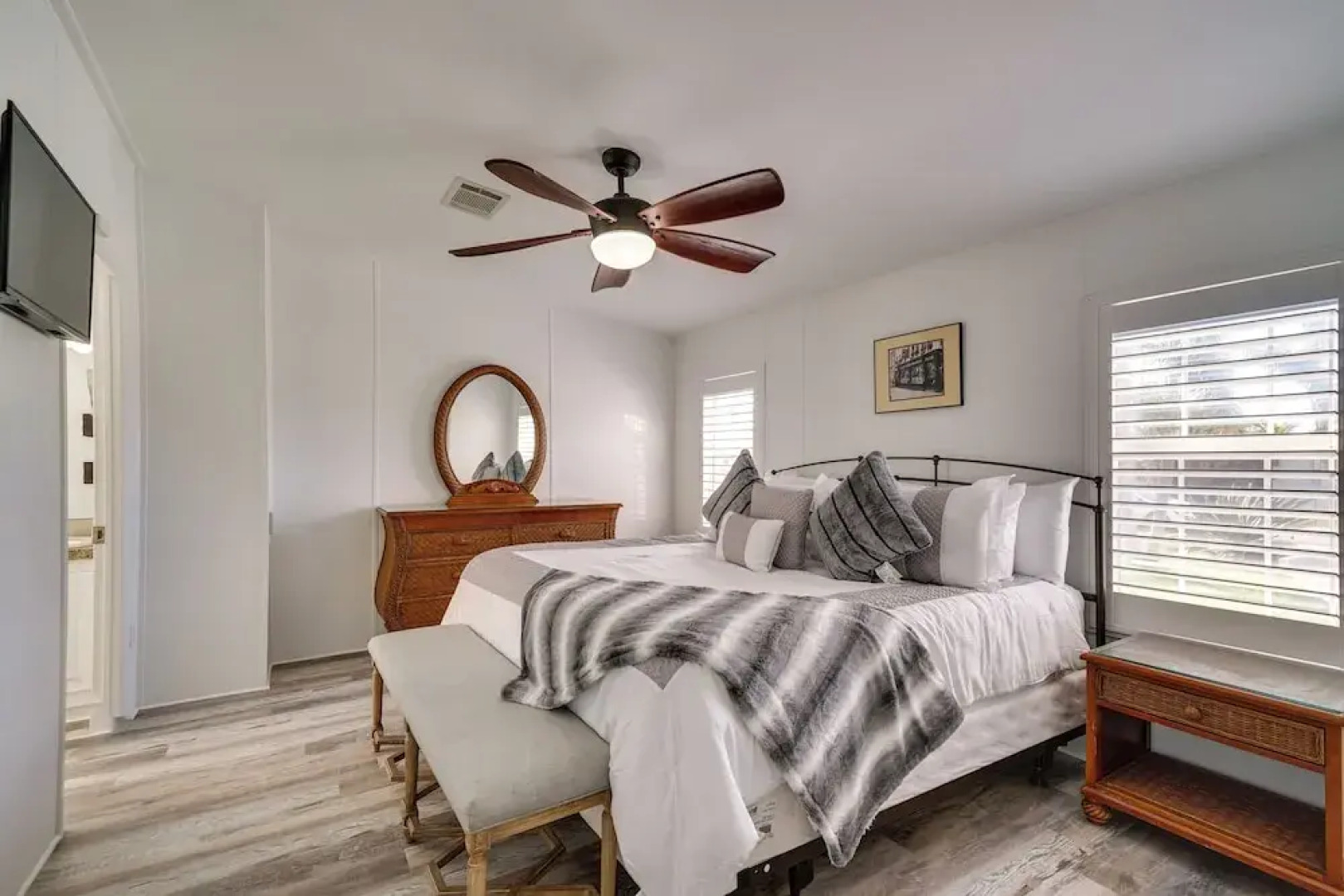 Sunny Fort Myers Home w/ Screened-in Porch & Grill