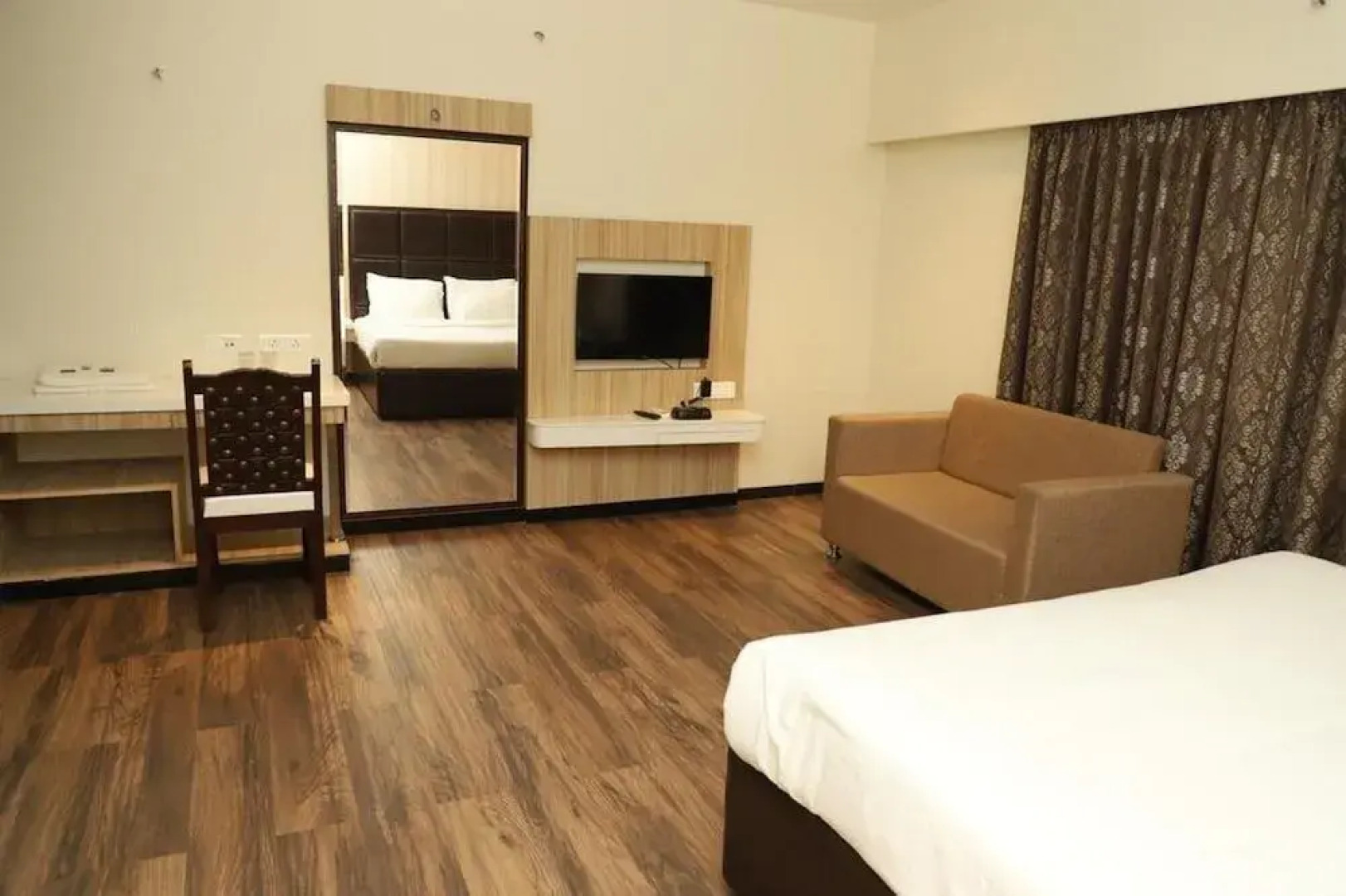 Four Season Recreation Hotel and Spa