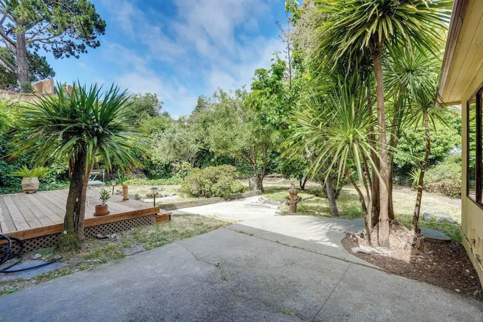 Near Golf, Trails & Parks: Lush Pinole Retreat