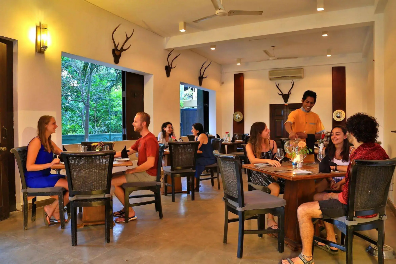 St. Lachlan Hotel & Suites