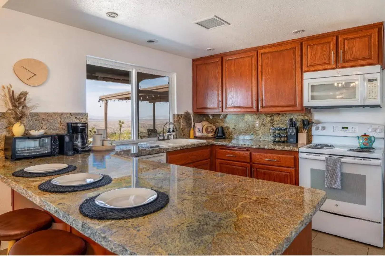 The Full Moon, Joshua Tree: Hot Tub, Sauna, Views