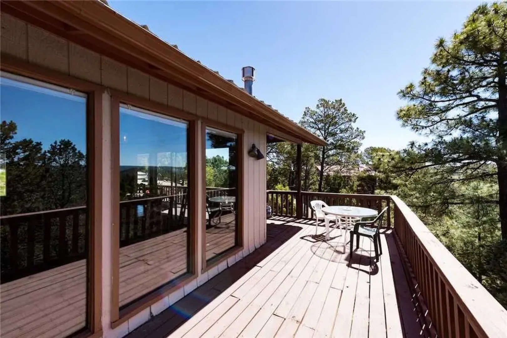2 Sisters Mountain Home - Three Bedroom Cabin with Hot Tub