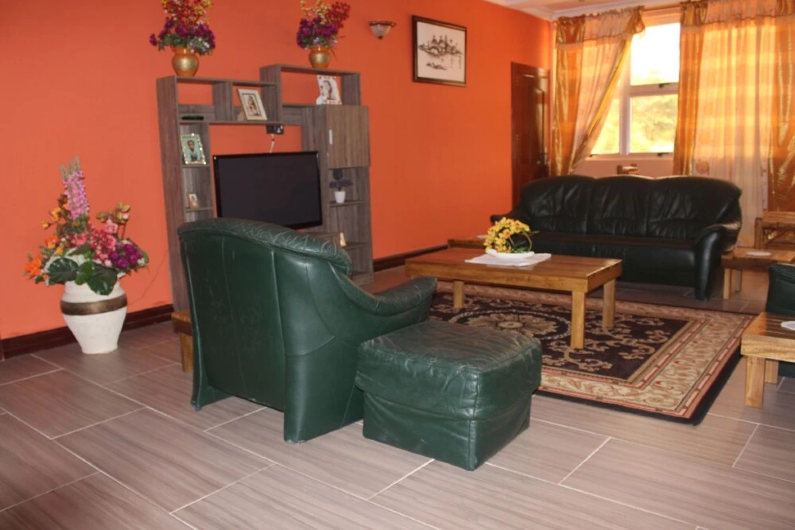 Oguaa Apartments & Lodging