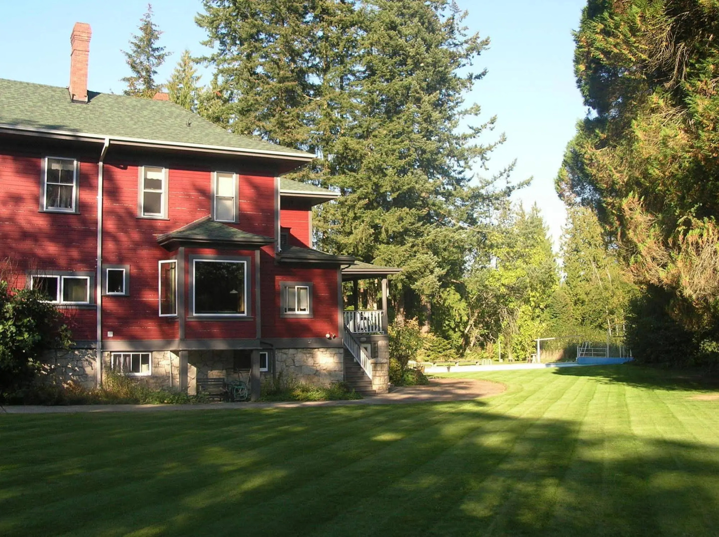 Sasquatch Crossing Eco Lodge B&B