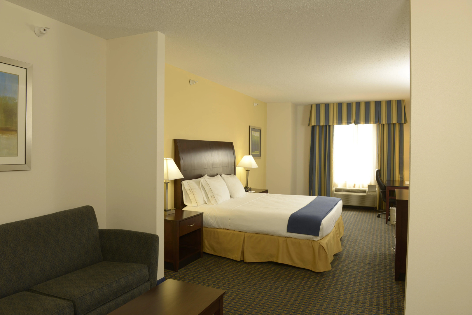 Holiday Inn Express & Suites Wilson-Downtown by IHG