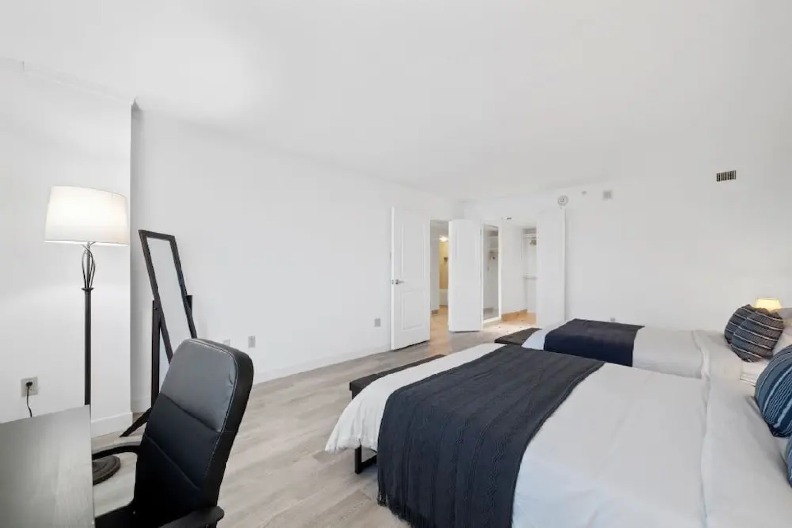 Sleep 6 Bold 1BR 2BA Beachfront Cozysuites