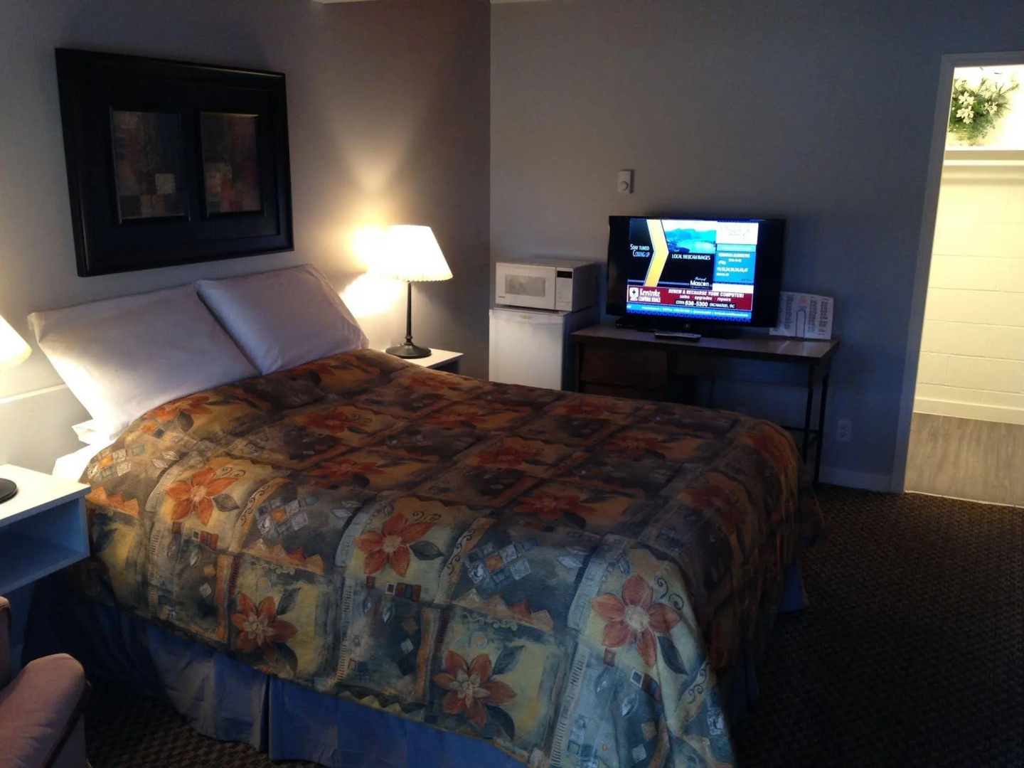 Pines Motel
