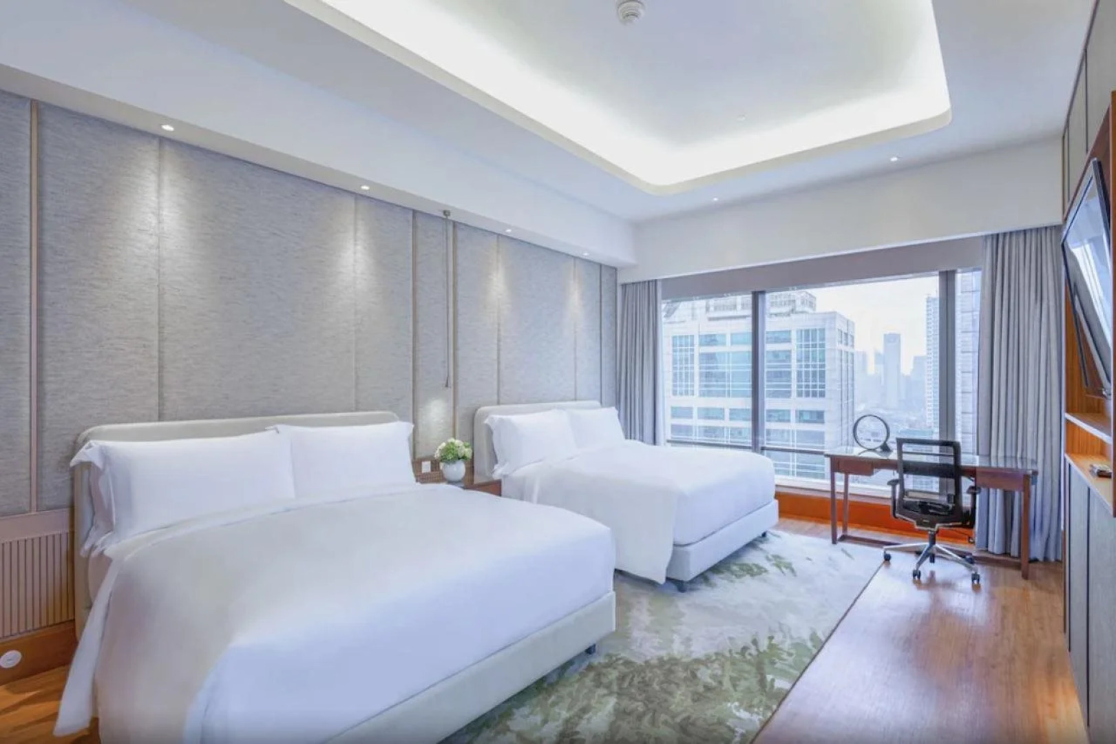 The Ritz-Carlton Jakarta, Mega Kuningan