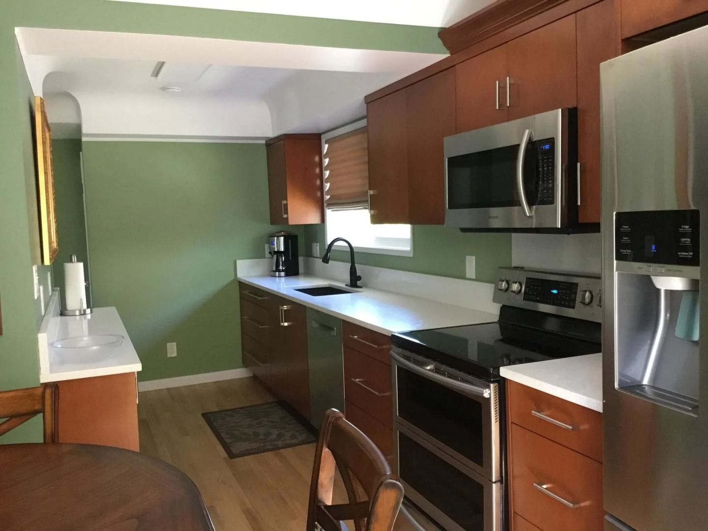 James Bay Inn Hotel & Suites