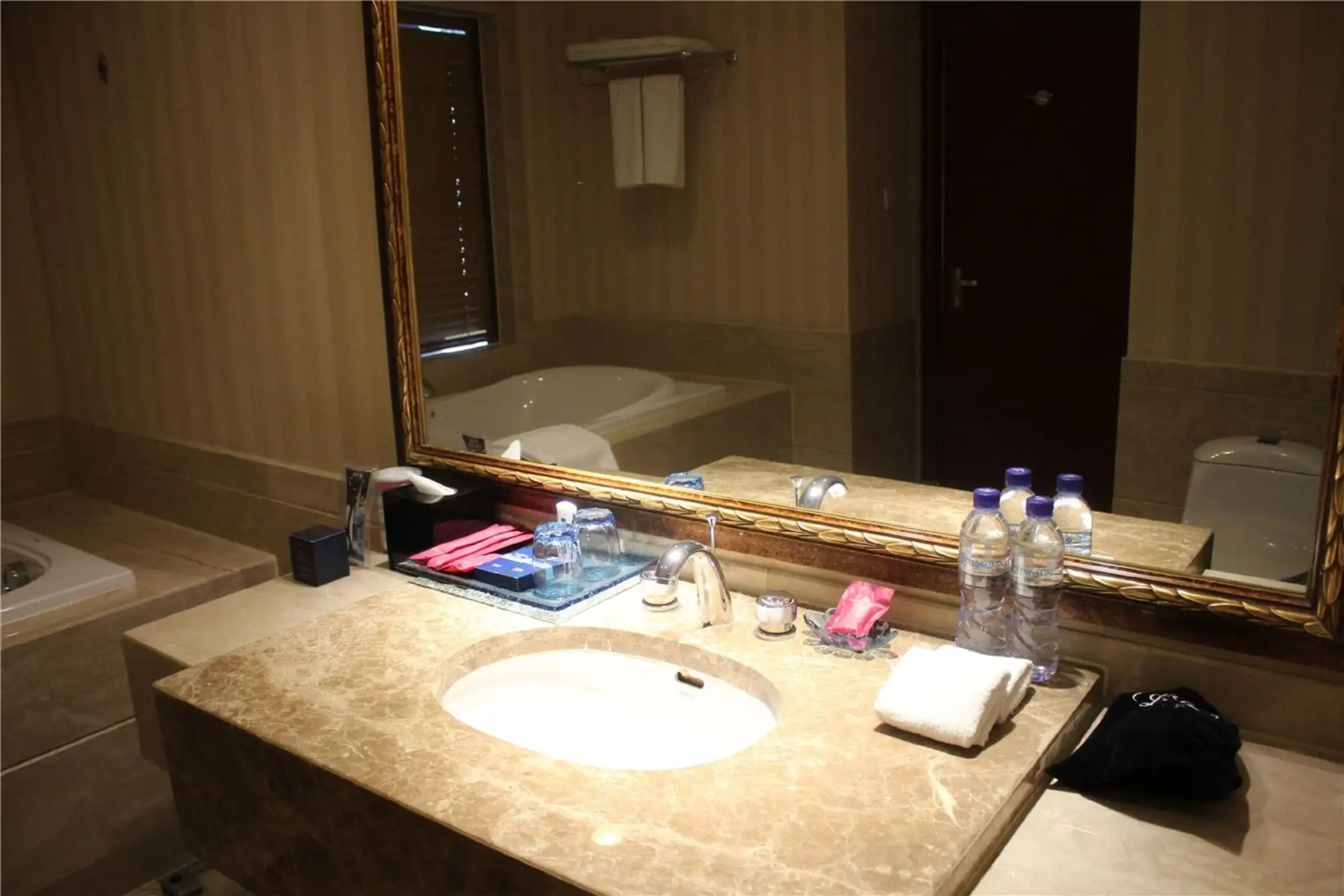 Rich Gate Hotel