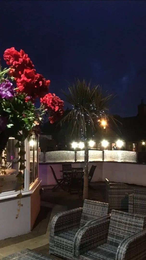 Crossvilla Guest House & Tea Room