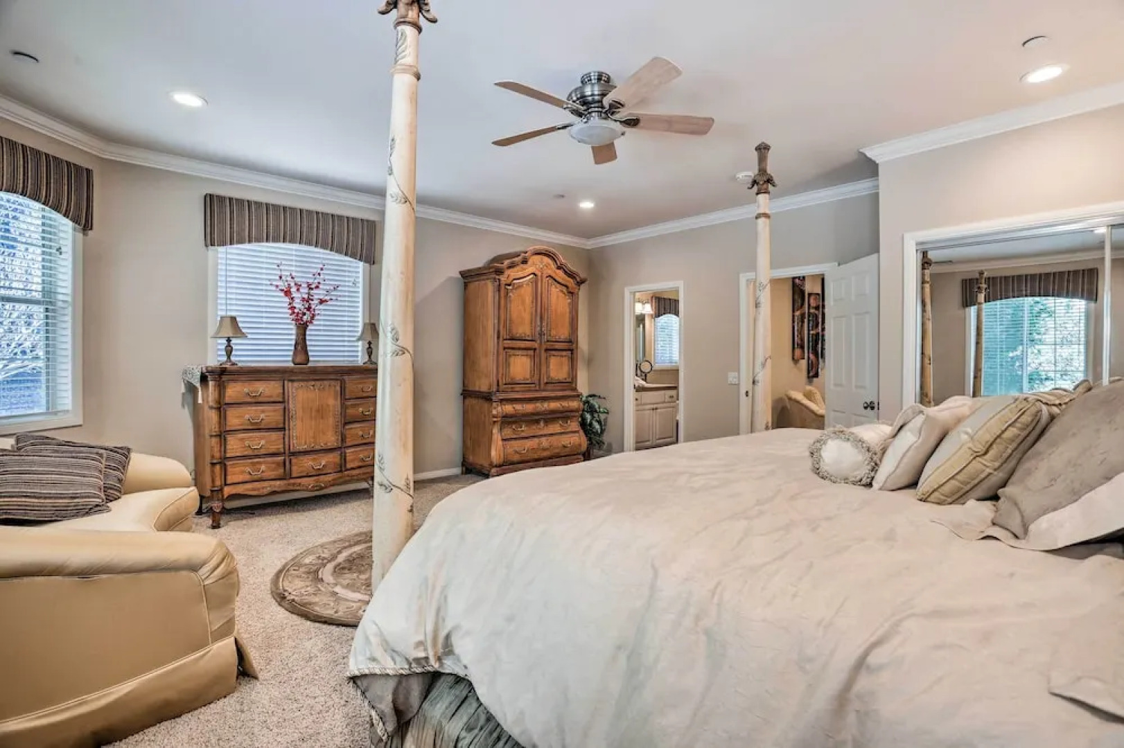 Huge Lake Arrowhead Home w/ 3 Decks & Grill!