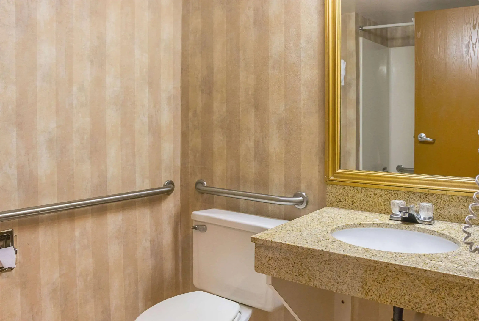 Quality Inn & Suites Detroit Metro Airport