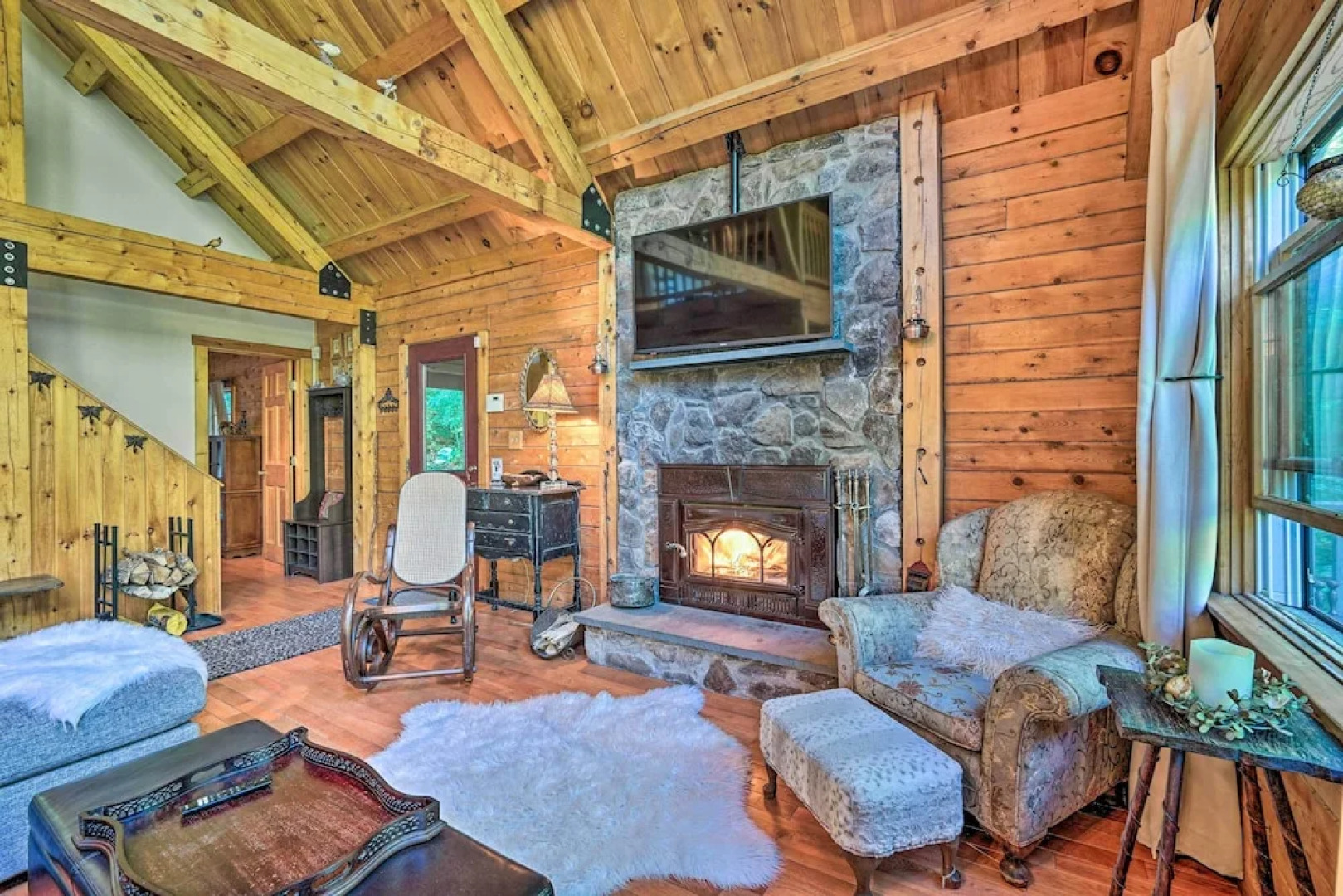 Game Room & Hot Tub: Pet-friendly Mount Snow Gem