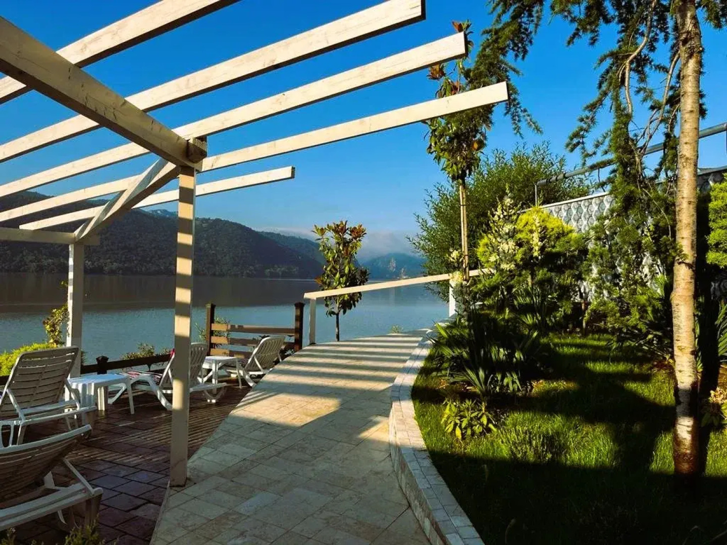 . RIVIERA 990 - Camere de Inchiriat