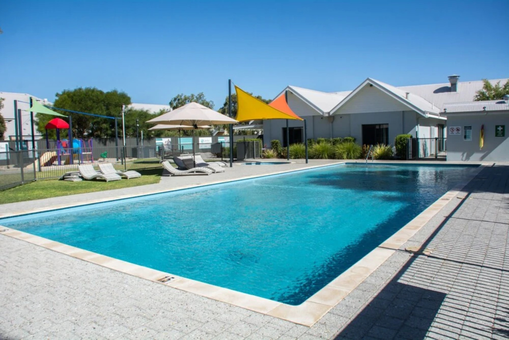 Sea Breeze Broadwater