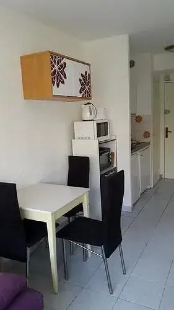 Grand studio vue mer à Marina Baie des Anges