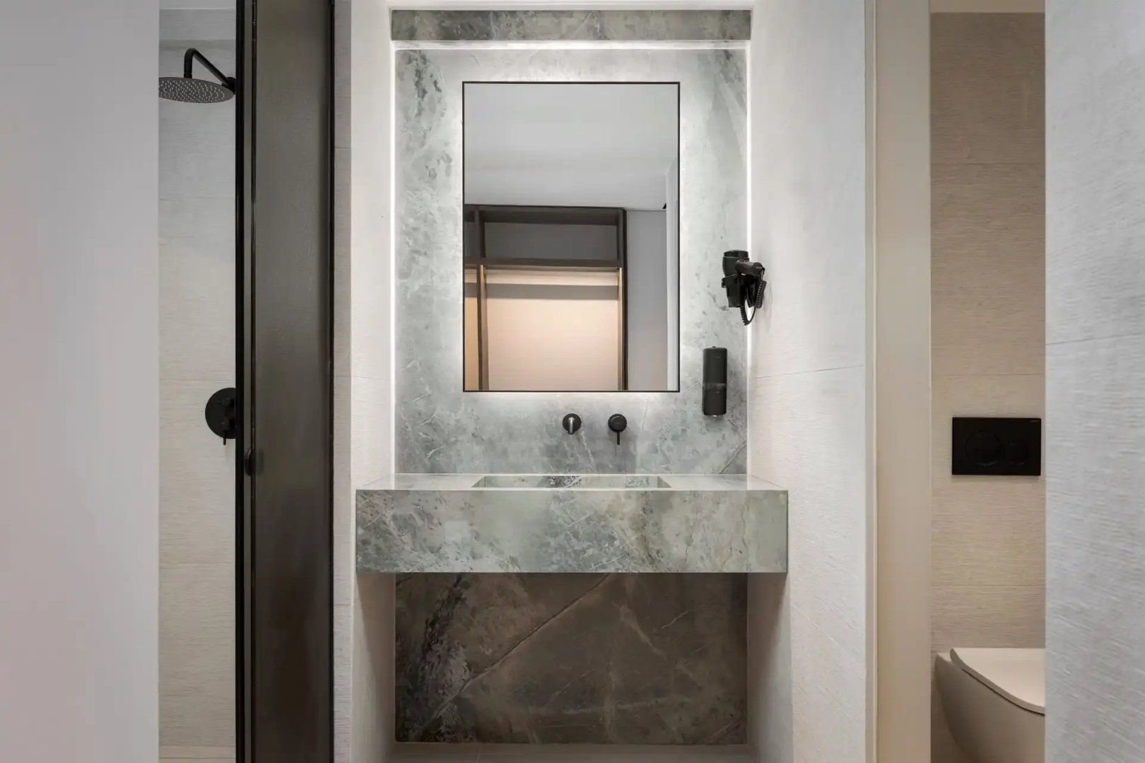 Avant Blue Boutique Hotel