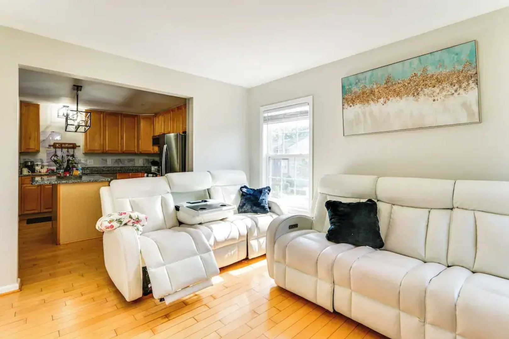 < 2 Mi to Dtwn Hagerstown: Townhome w/ Fireplace