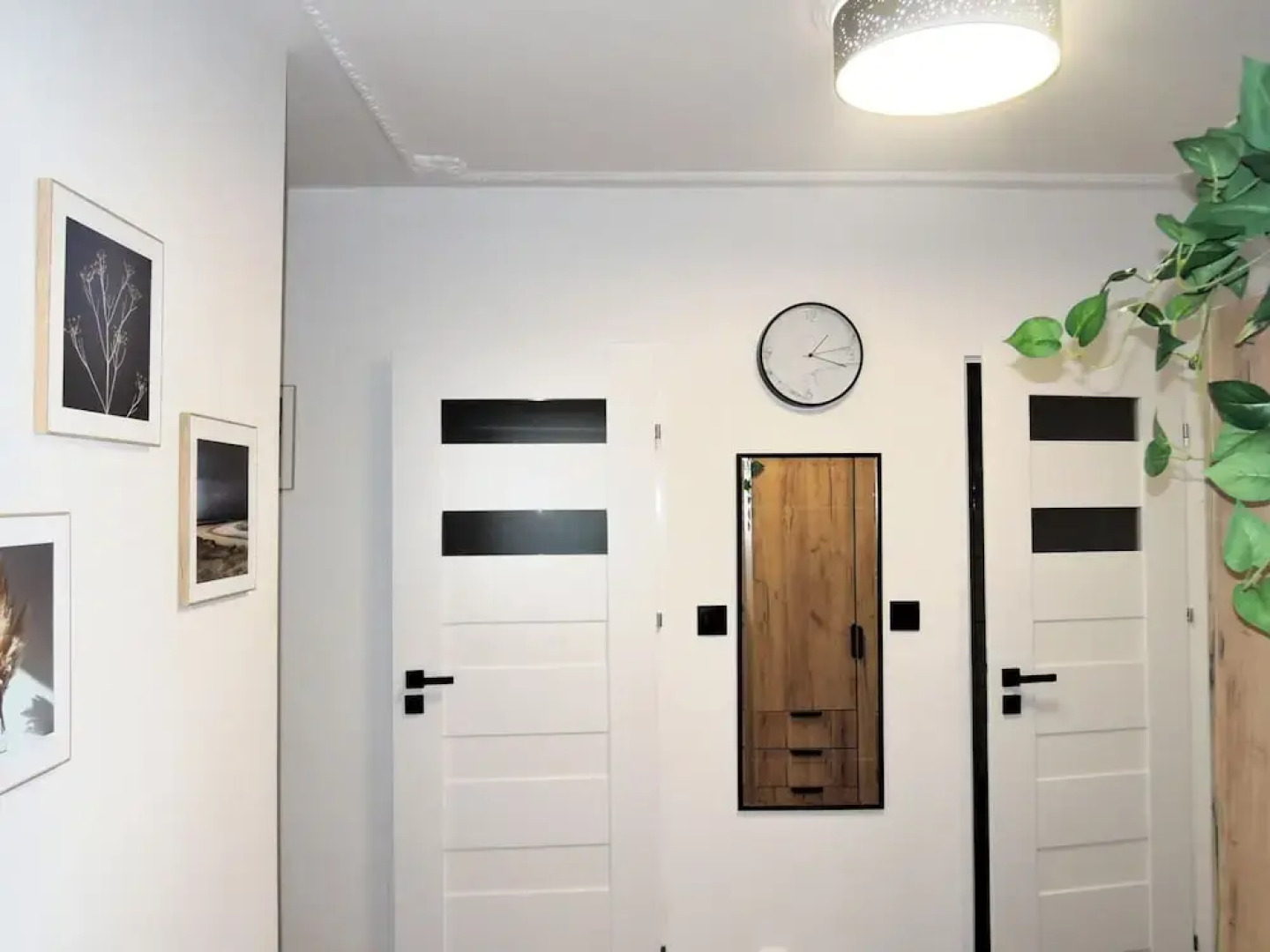 Large Holiday Apartment With a Garden in Stepnica