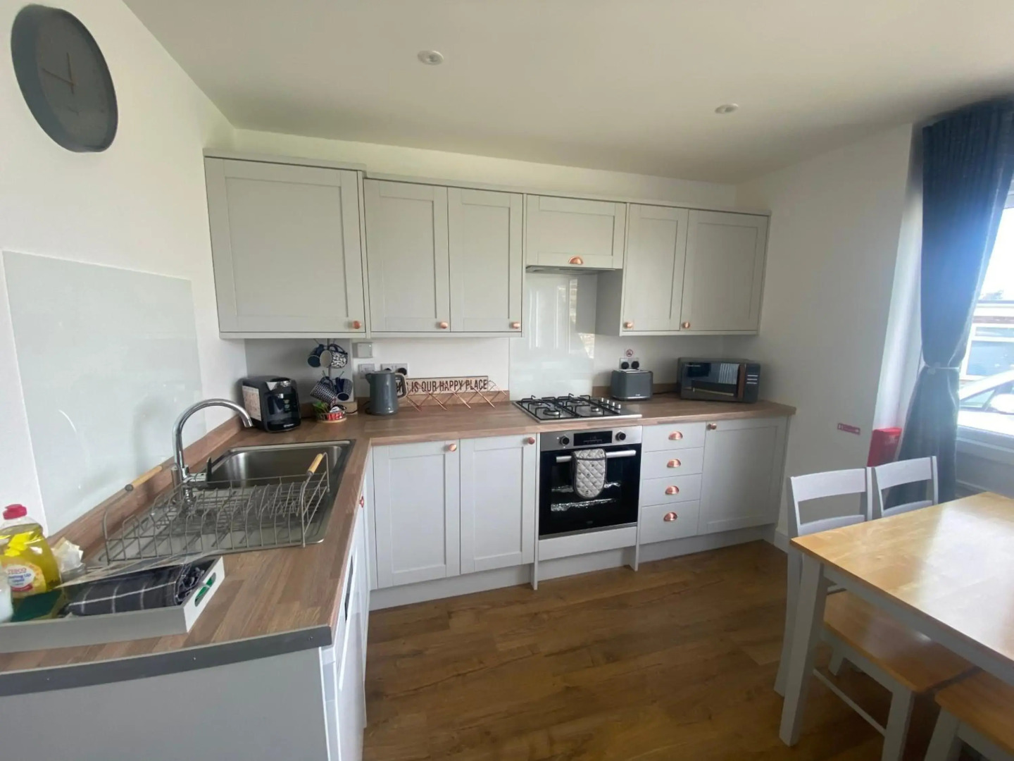 Beau - Brambles Chine, Colwell Bay - 5 star WiFi - Short walk to The Hut and beach - 1 night stays available