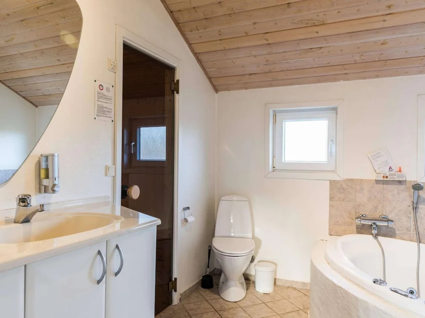 6 Person Holiday Home in Hemmet