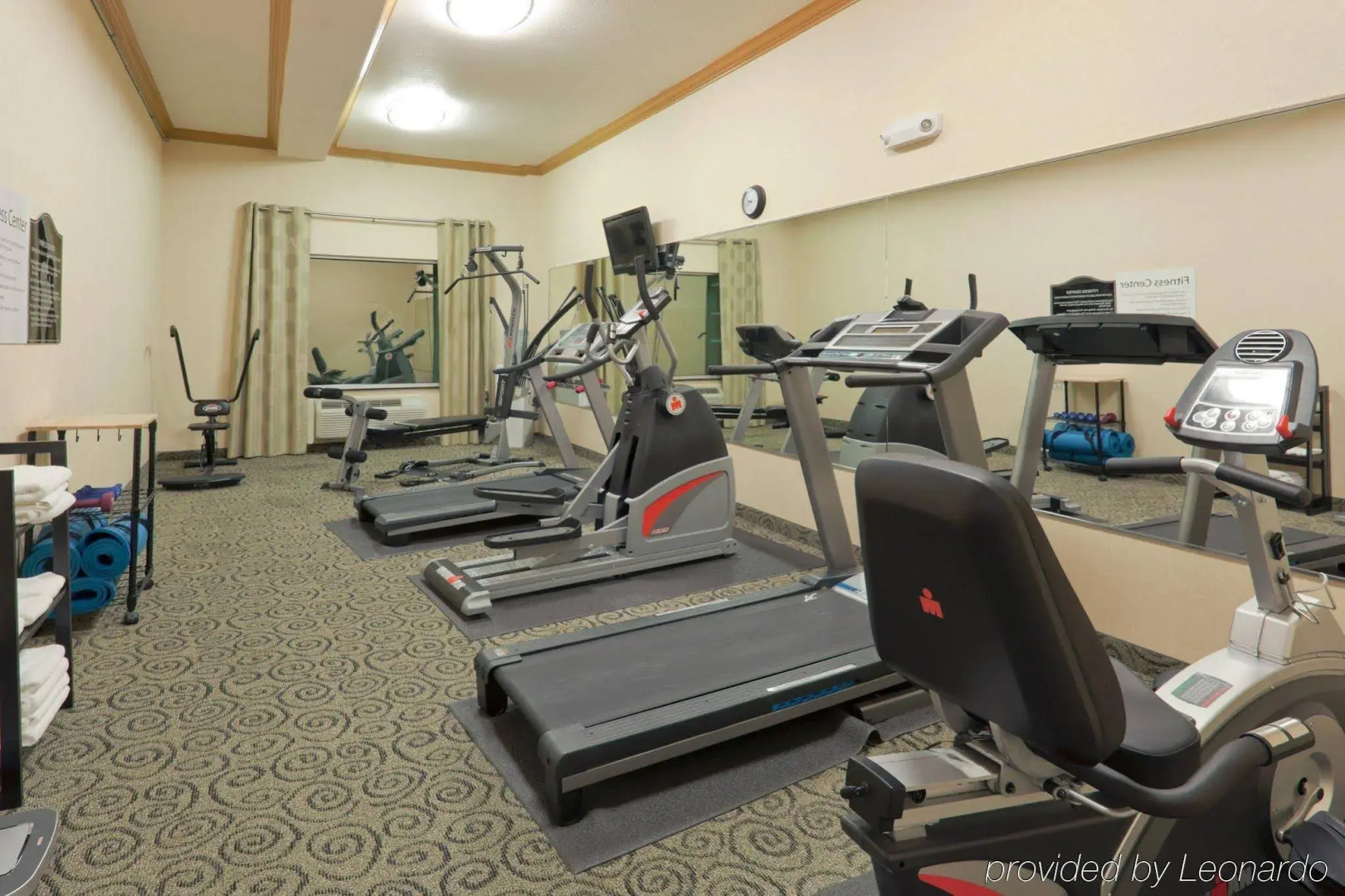 Holiday Inn Express and Suites Bakersfield Central by IHG