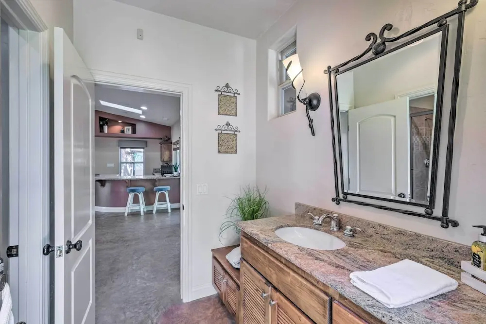 Bright Poway Studio w/ Shared Outdoor Pool!