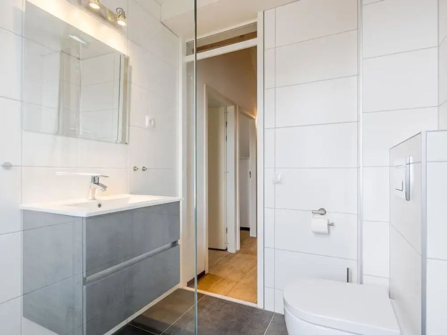 Well Furnished Villa With Garden Near the Beach