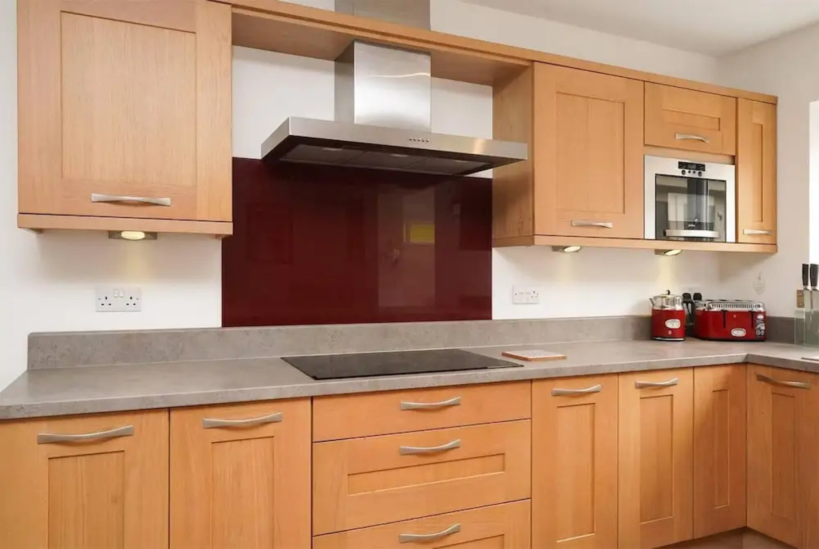 House With Hottub, Sauna & Pool Table