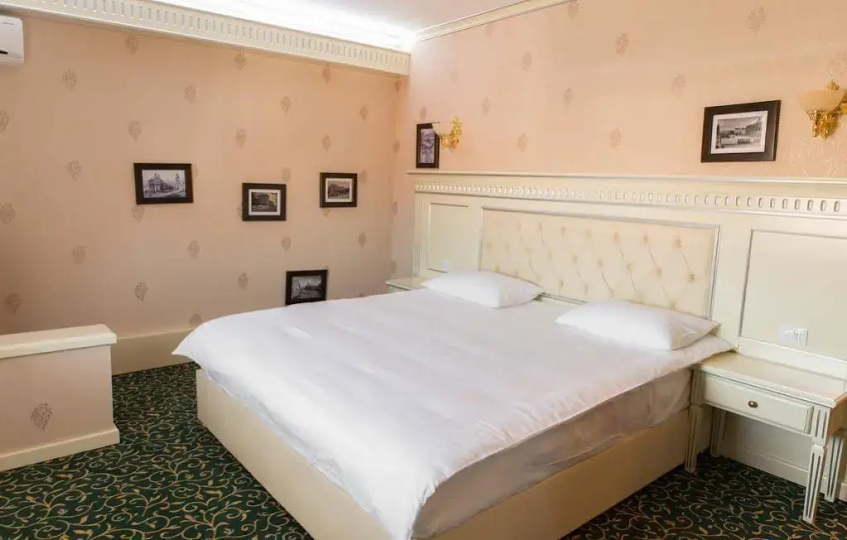 Pensiunea La Plopii Fara Sot