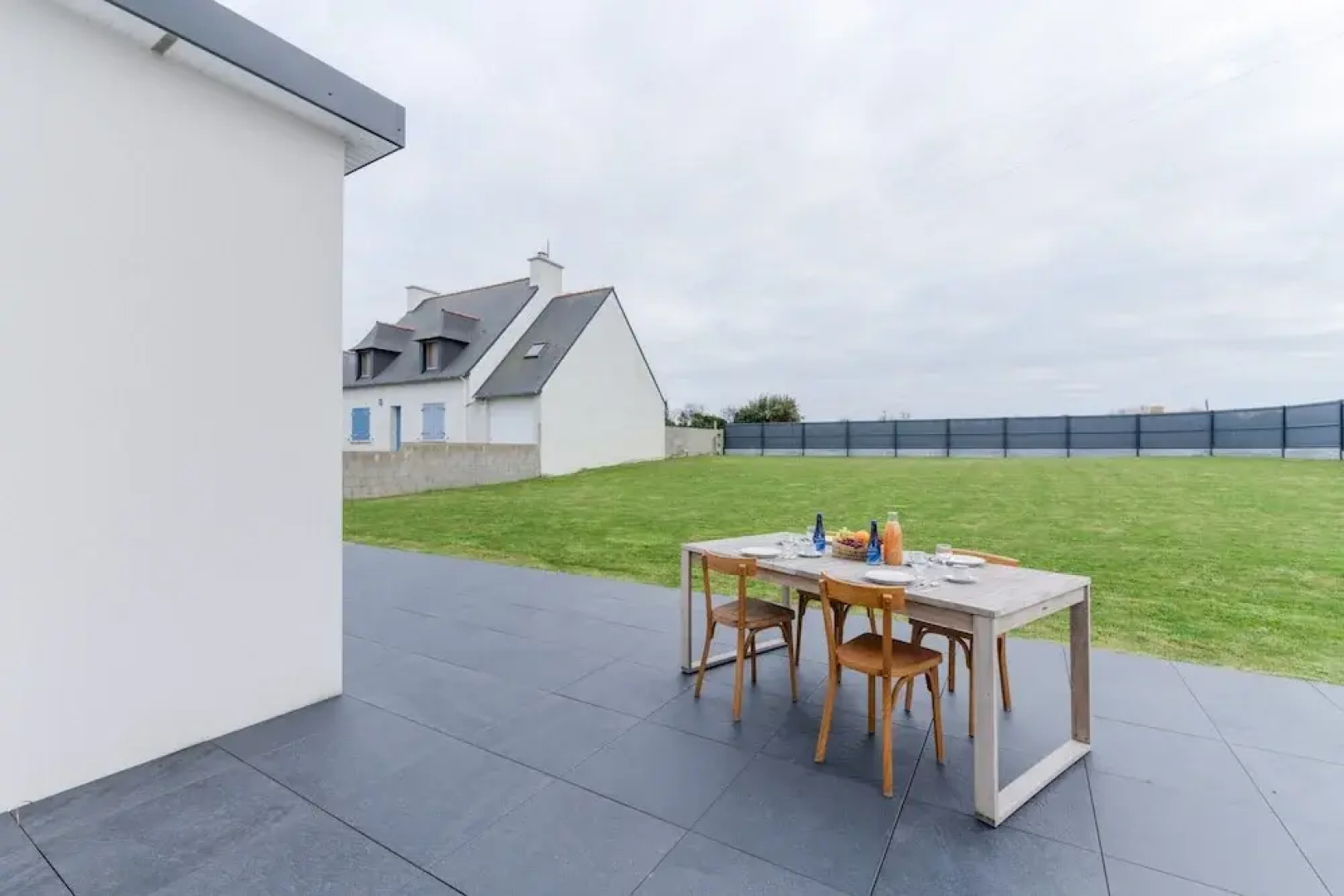 Pretty new House 2 Steps From the sea