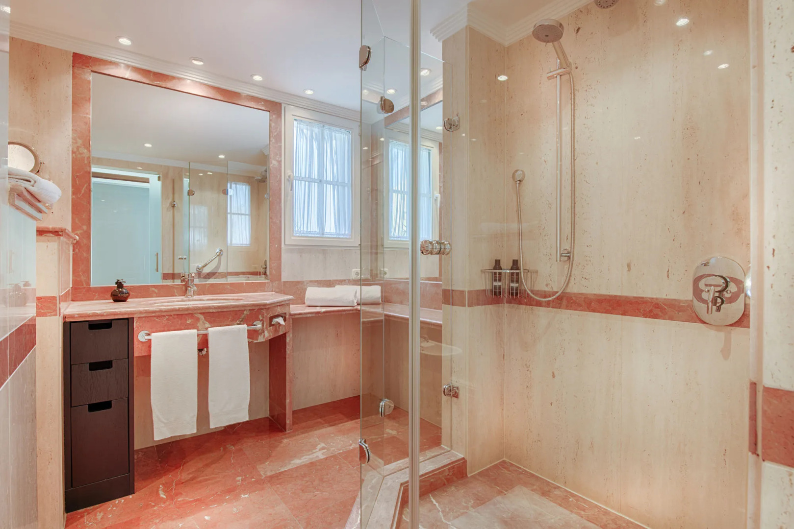 Healthouse Apartments