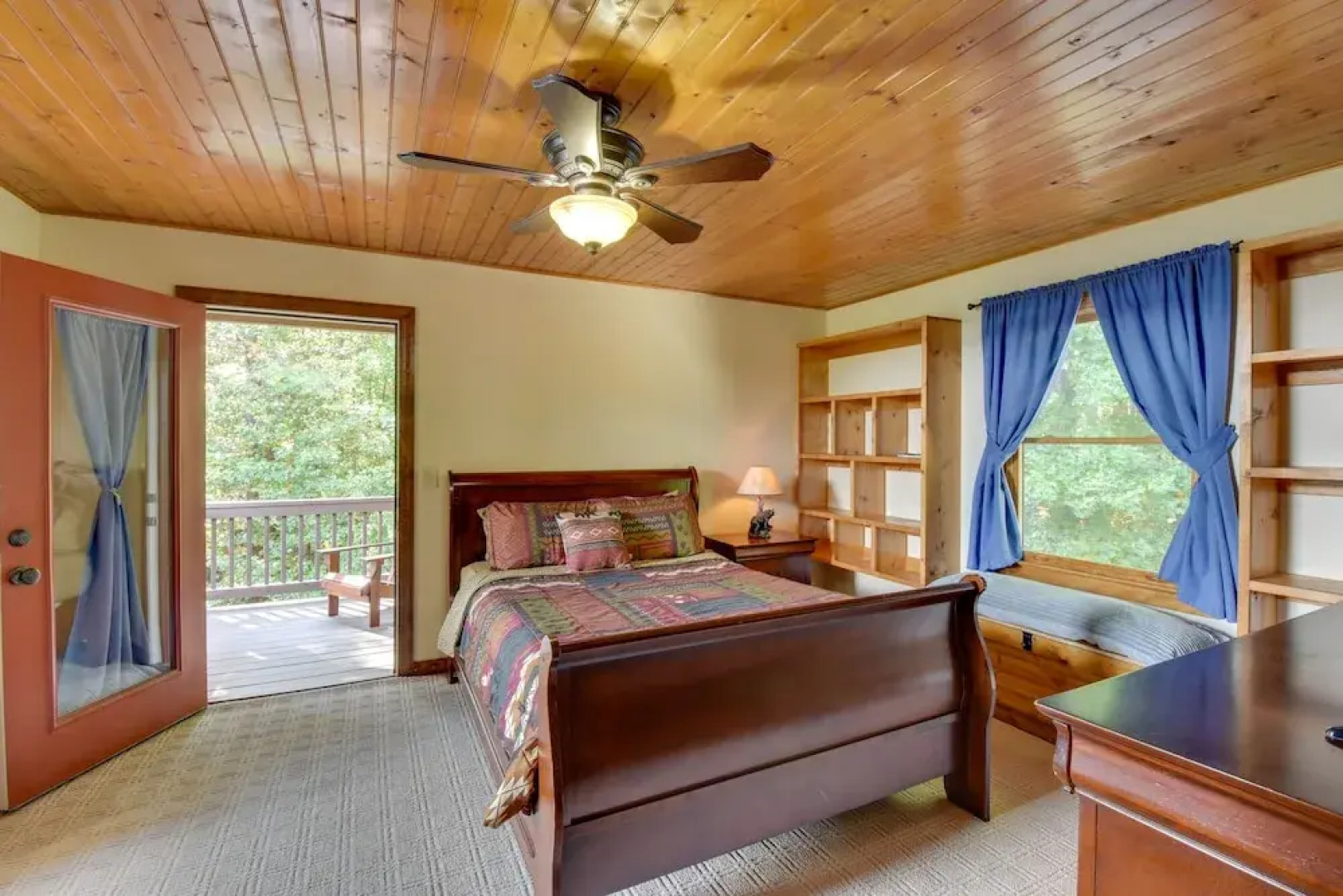 Hot Tub, Game Tables & Mtn Views: Ellijay Cabin