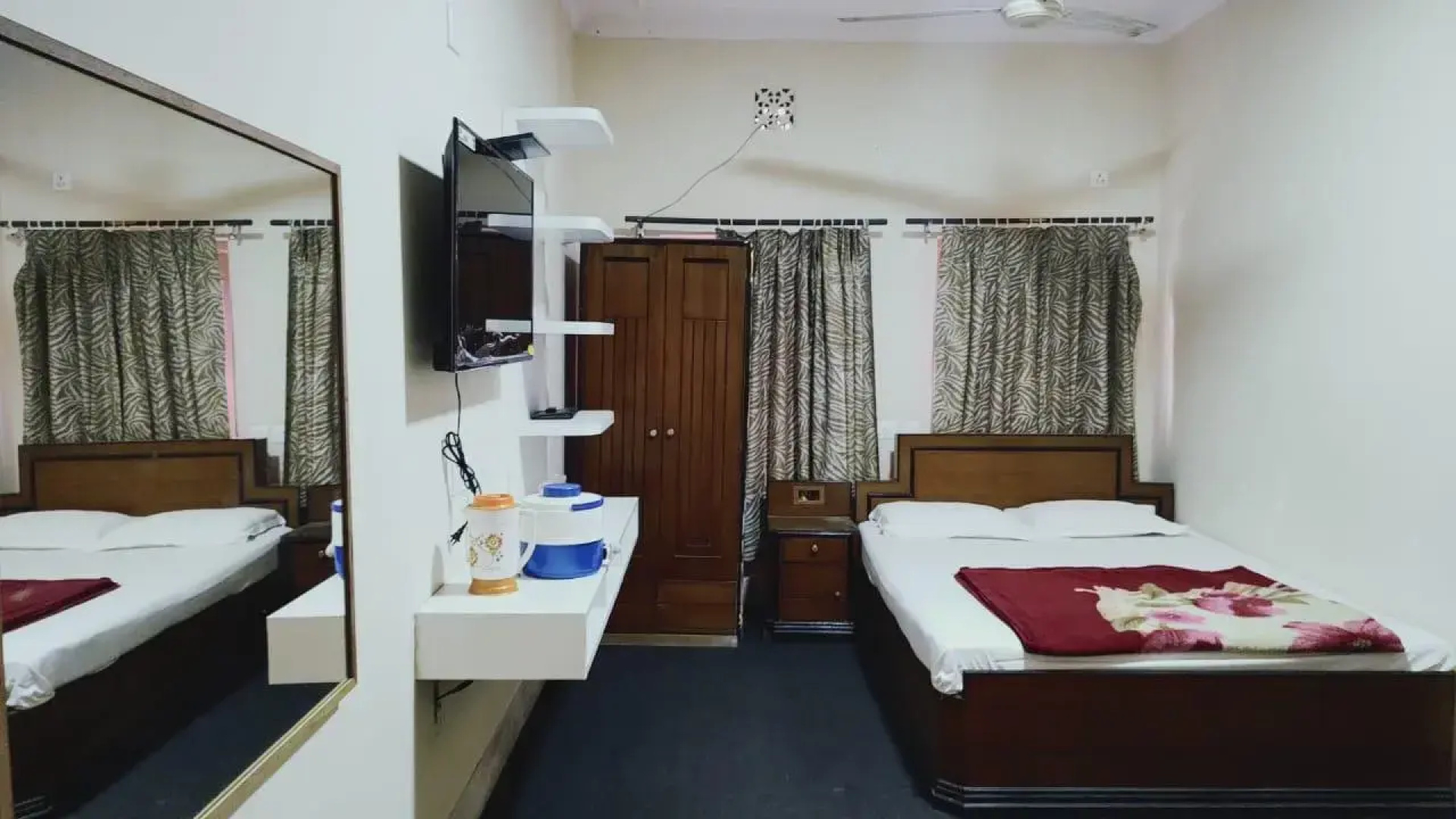Hotel Dolphin