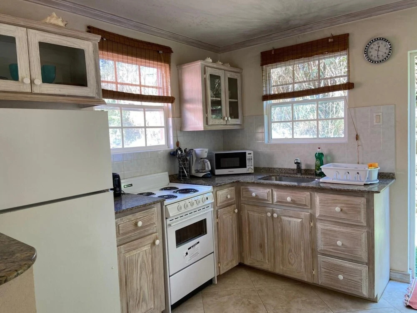 Inviting 2-bed Apartment West Coast Private