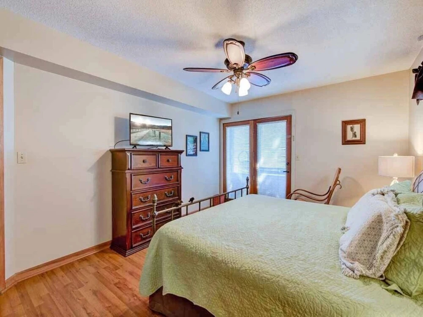 Woodshed 2 Bedroom Home with Mountain View