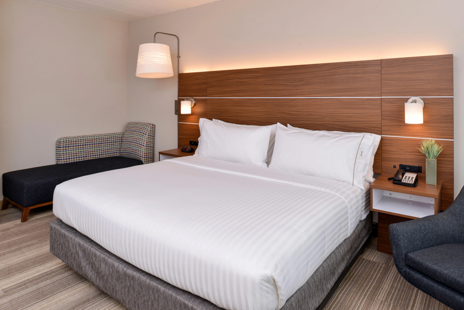 Holiday Inn Express & Suites St. Petersburg - Madeira Beach by IHG