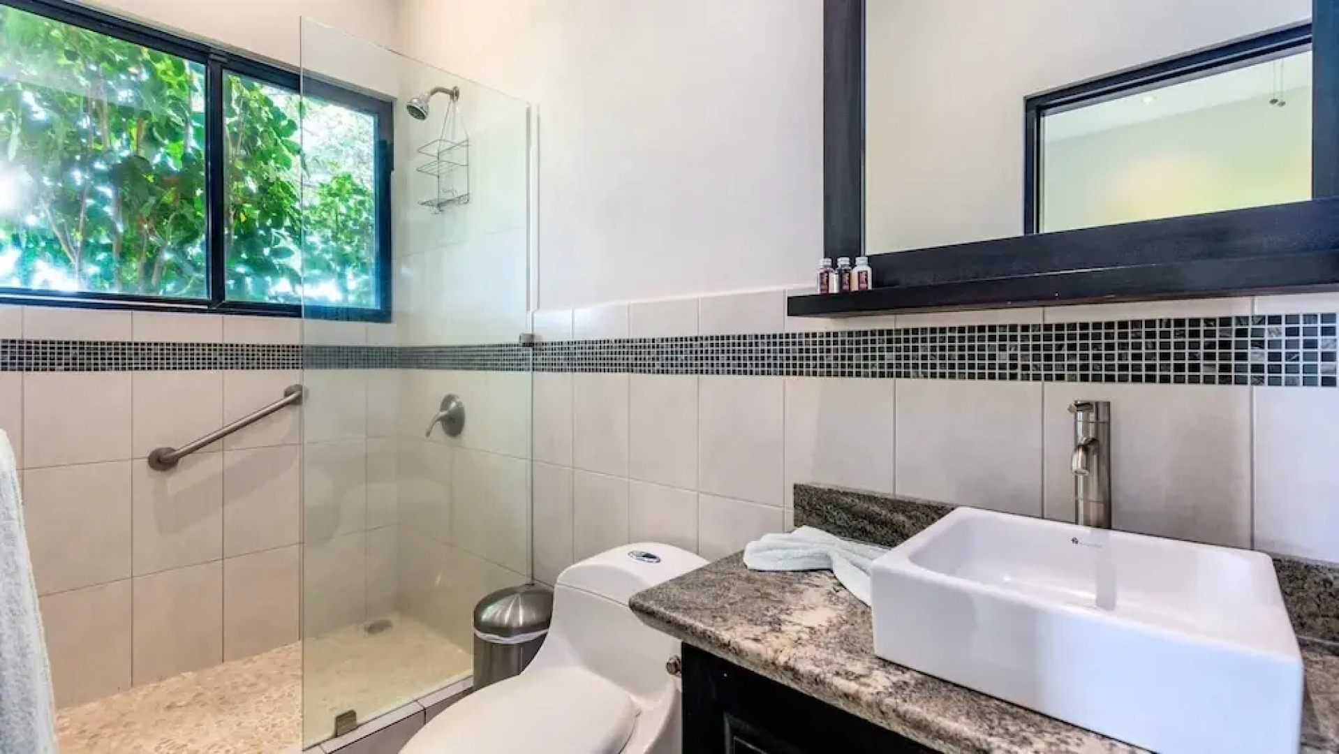 Nostalgic Retro Home on Luxurious Lot with a Private Infinity Pool and Ocean Views