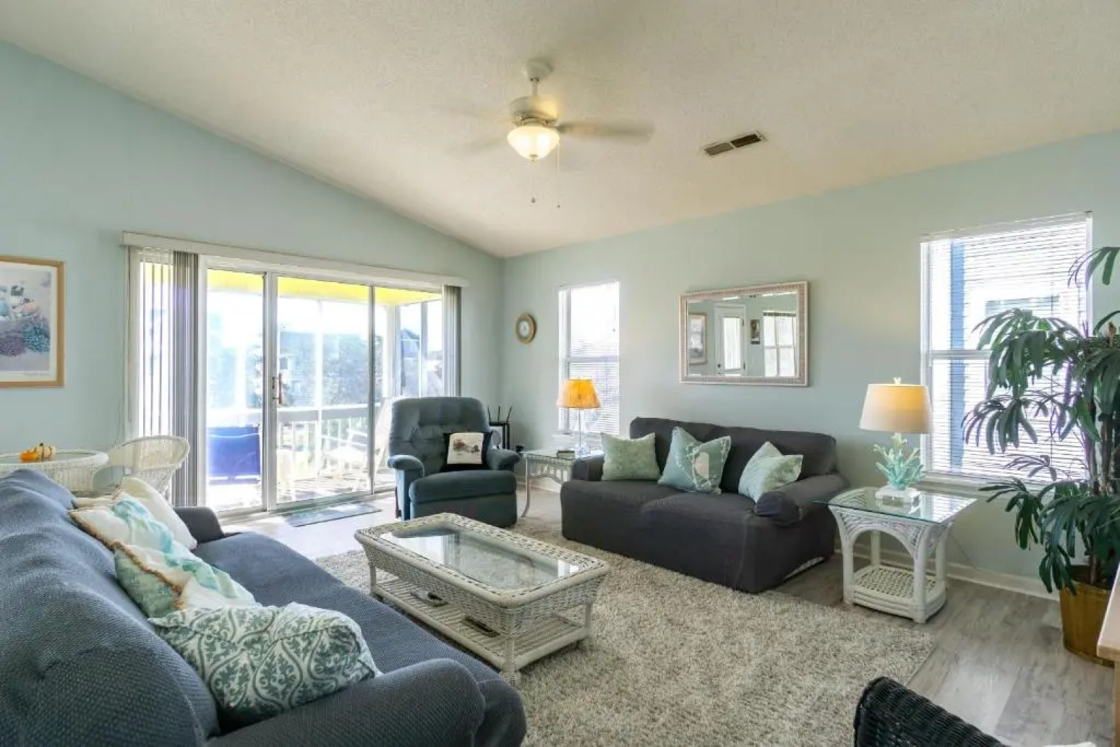 See Otter by Oak Island Accommodations