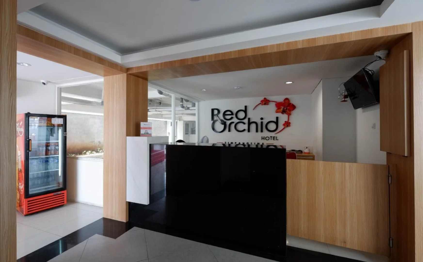 RedDoorz Plus near Ciputra Mall Simpang Lima