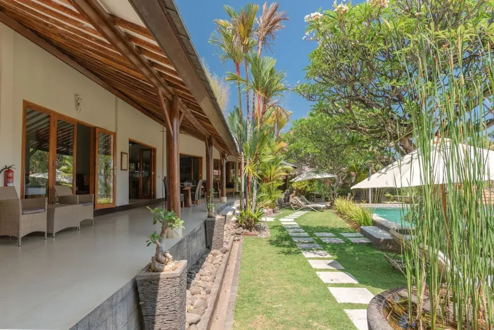 Villa Lotus Kayuputih