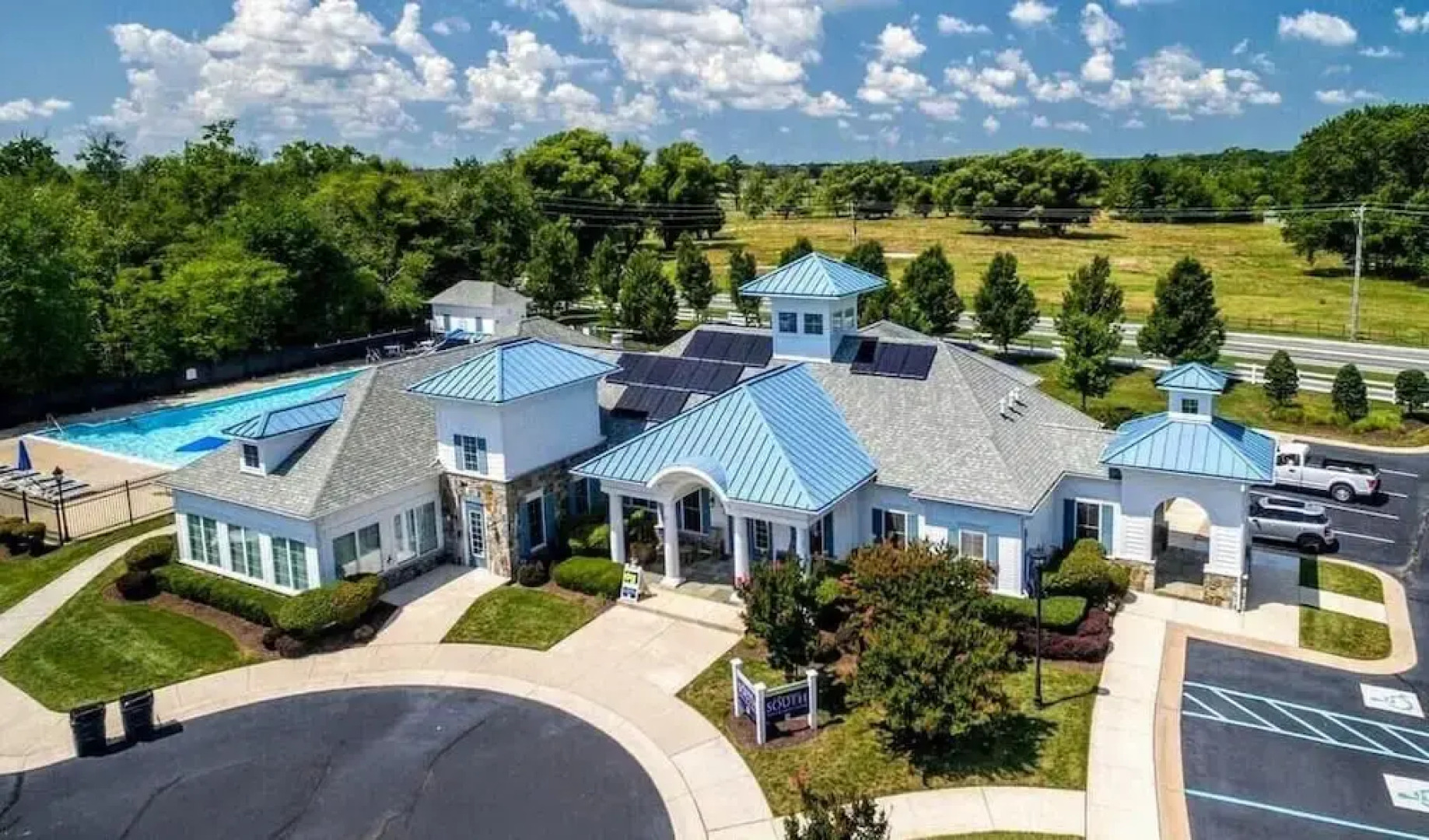 Catalina Circle 21307