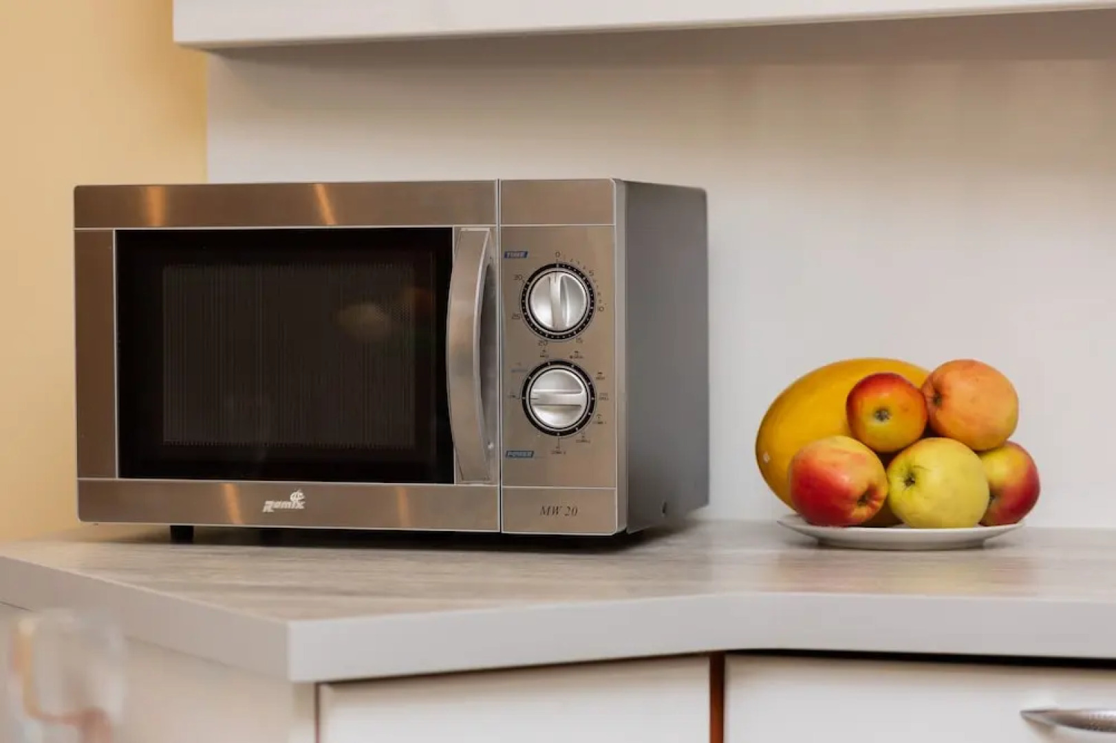 Spacious Apartment Pruszkow by Renters