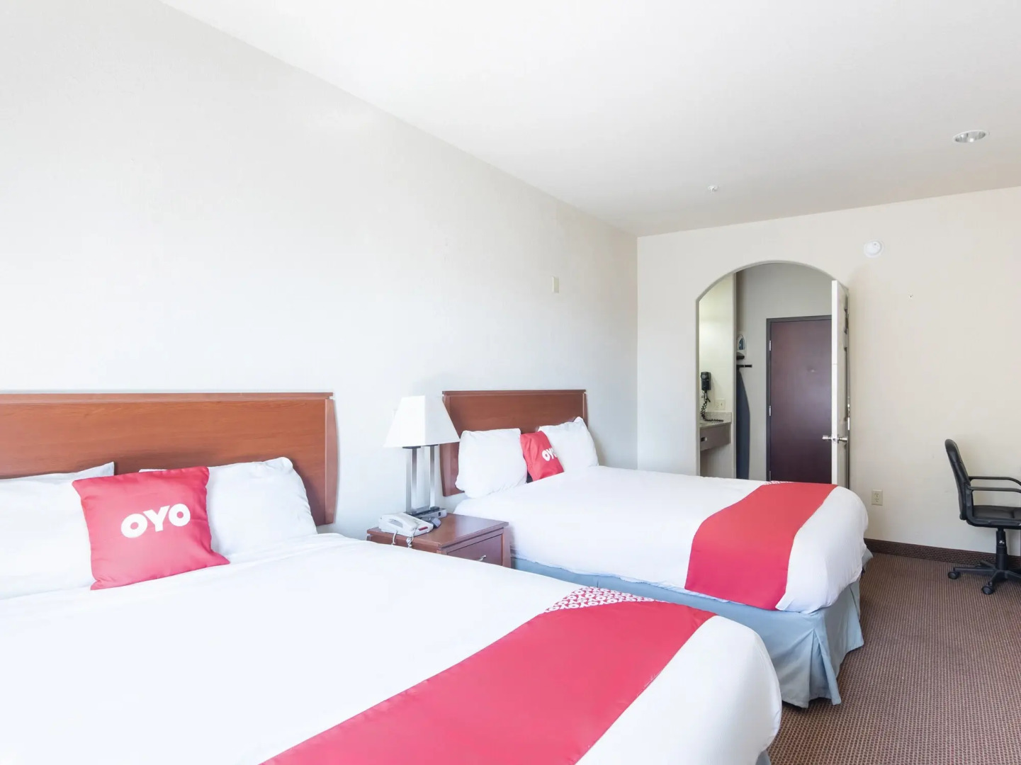 OYO Townhouse Clute Lake Jackson