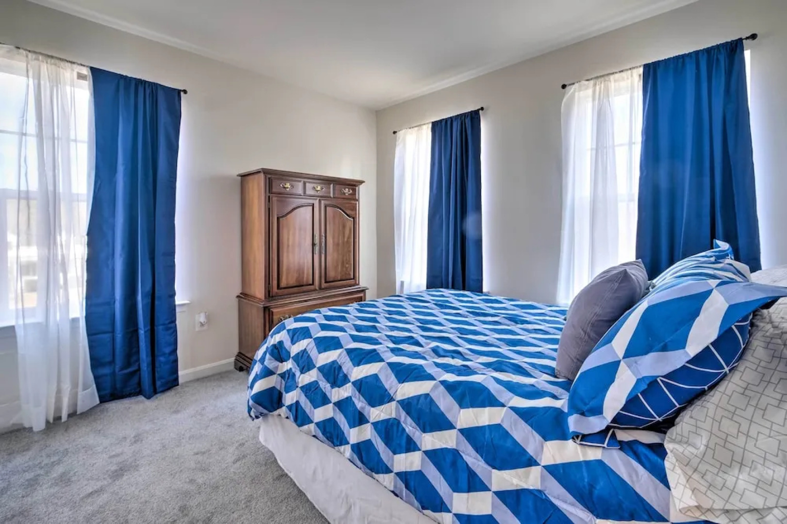 Riverside House w/ Kayaks, Piano & Fireplace