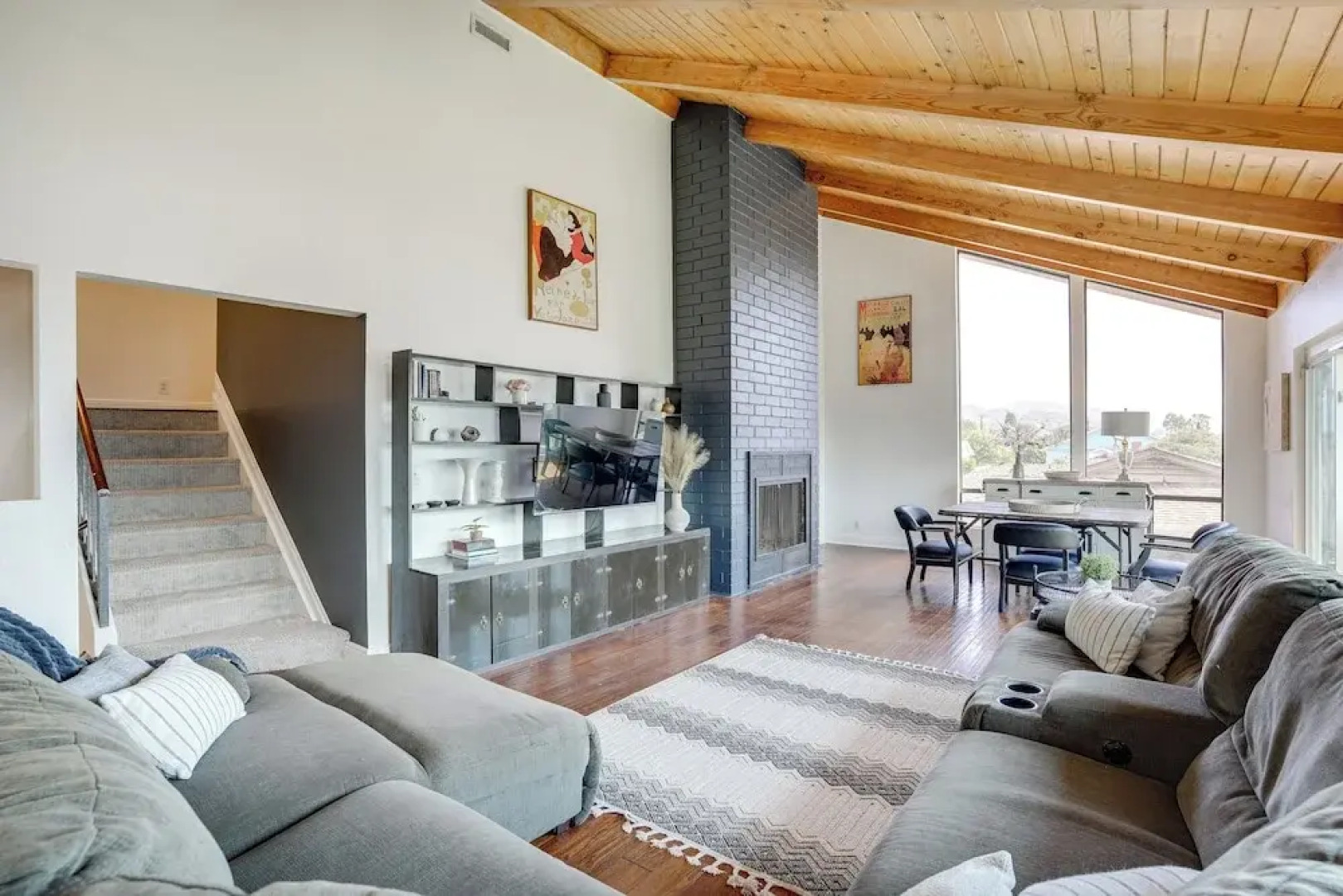 Chic Santa Paula Home w/ Mountain & City Views!