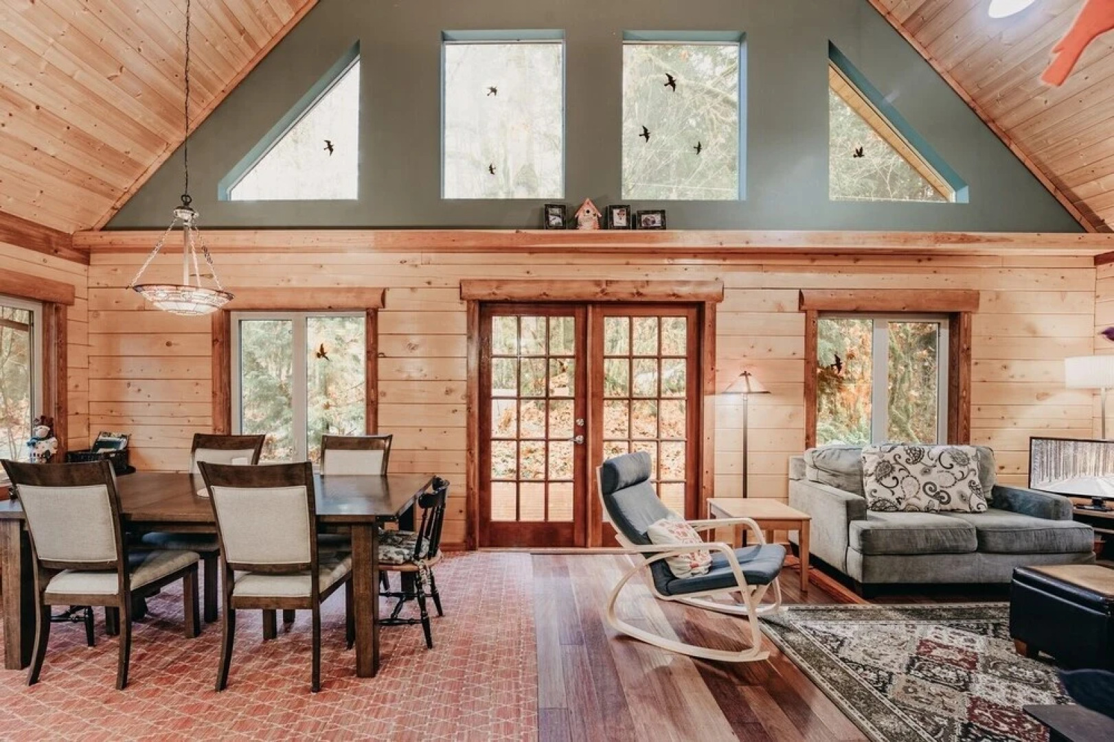 21gs - Log  - Pets Ok - Sleeps 6 3 Bedroom Home by RedAwning