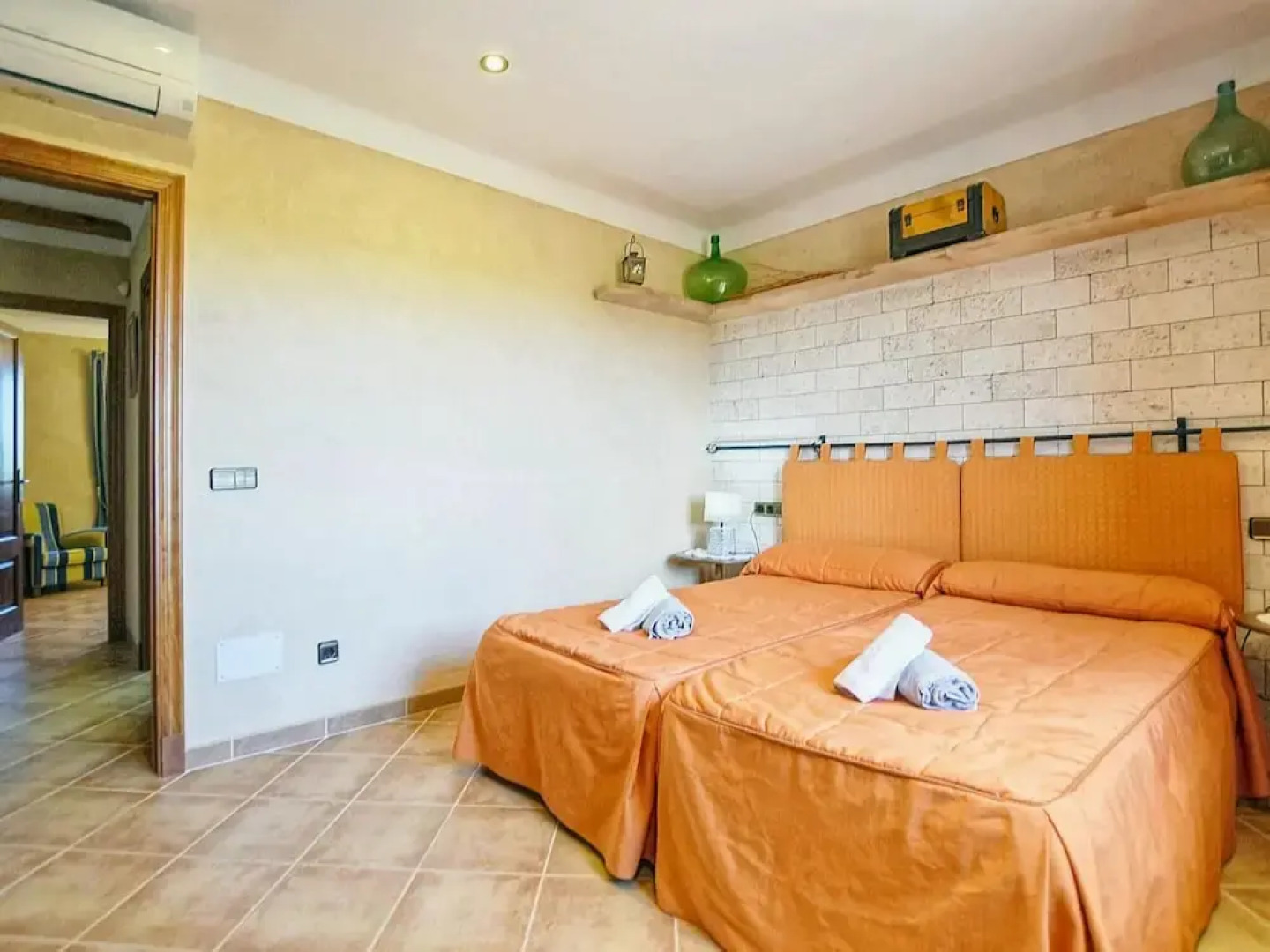 Luxurious Villa Perfect for Large Families, Near the Beach