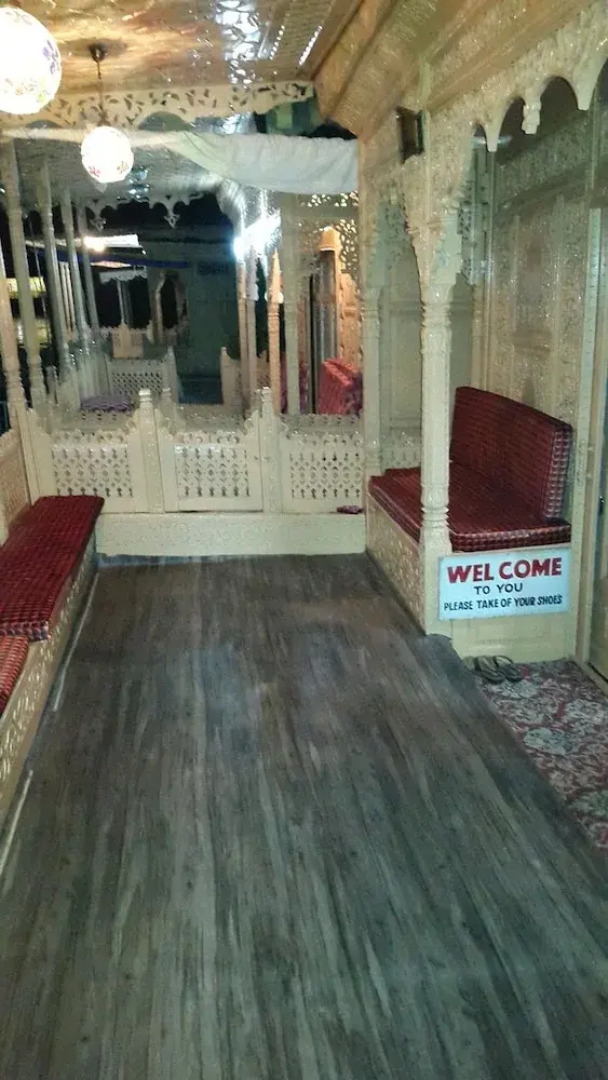 Houseboat Prince Of Bombay